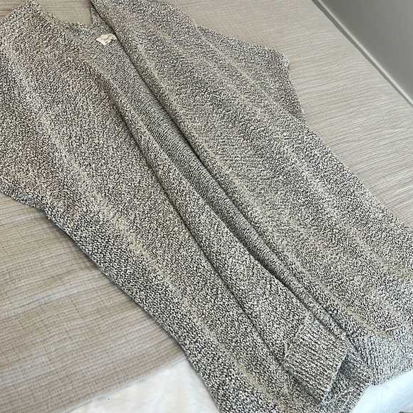 Aritzia Oversized Short Sleeve Community Cardigan - Picture 2 of 3